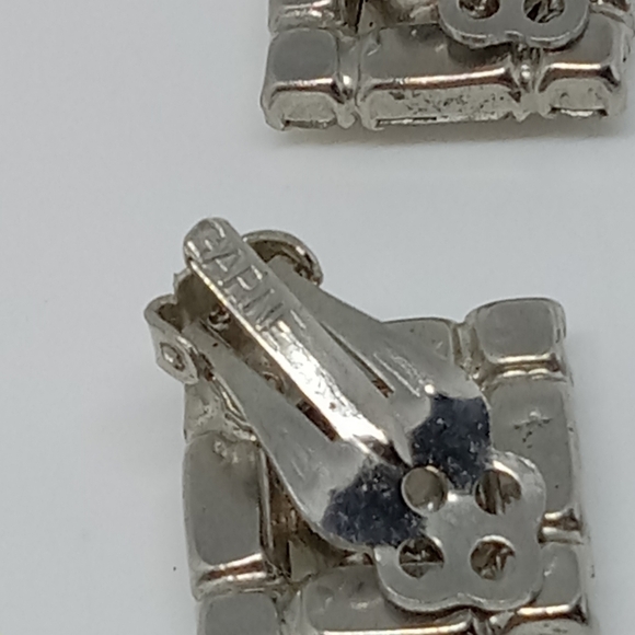 * vintage Garne square with rhinestones clip on earrings - Picture 5 of 5